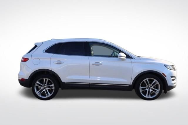 Used 2019 White Platinum Clearcoat Metallic Lincoln Reserve image 10
