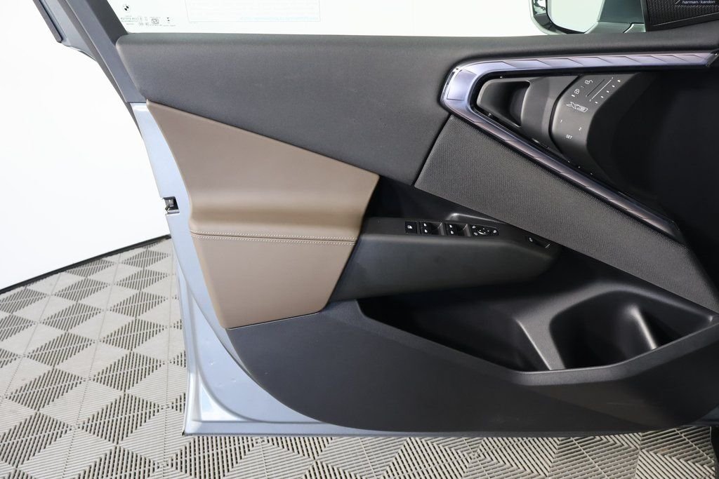 Used 2025 Skyscraper Grey Metallic BMW 30 xDrive image 12