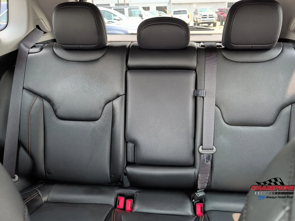 Used 2022 Gray Jeep Limited image 15