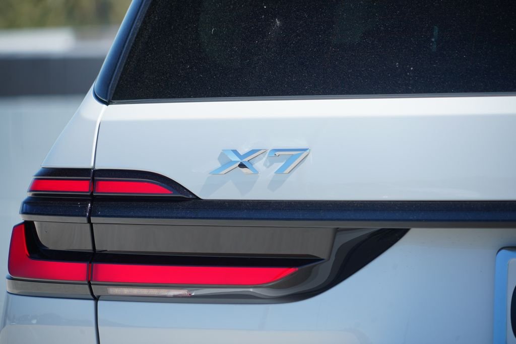 New 2027 Mineral White Metallic BMW xDrive40i image 7