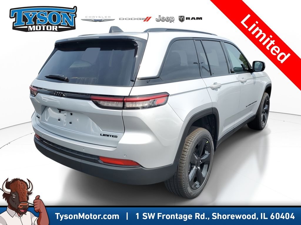 New 2025 Silver Zynith Exterior Paint Jeep Limited image 4