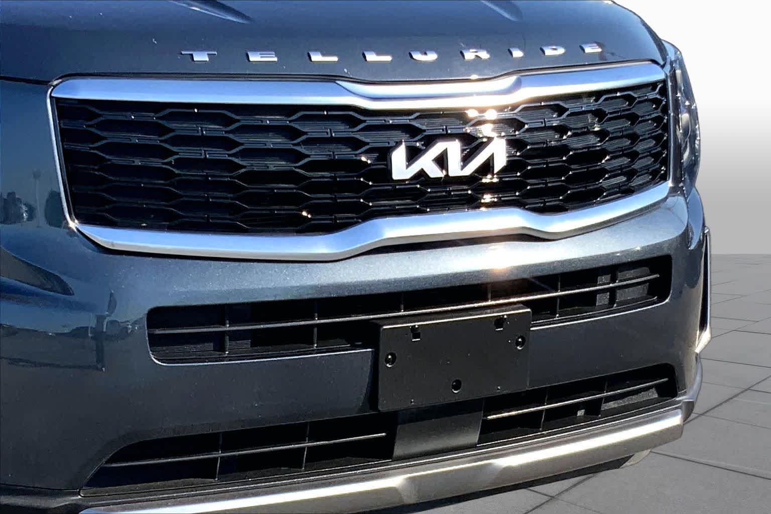 Used 2022 Gravity Grey Kia EX image 26