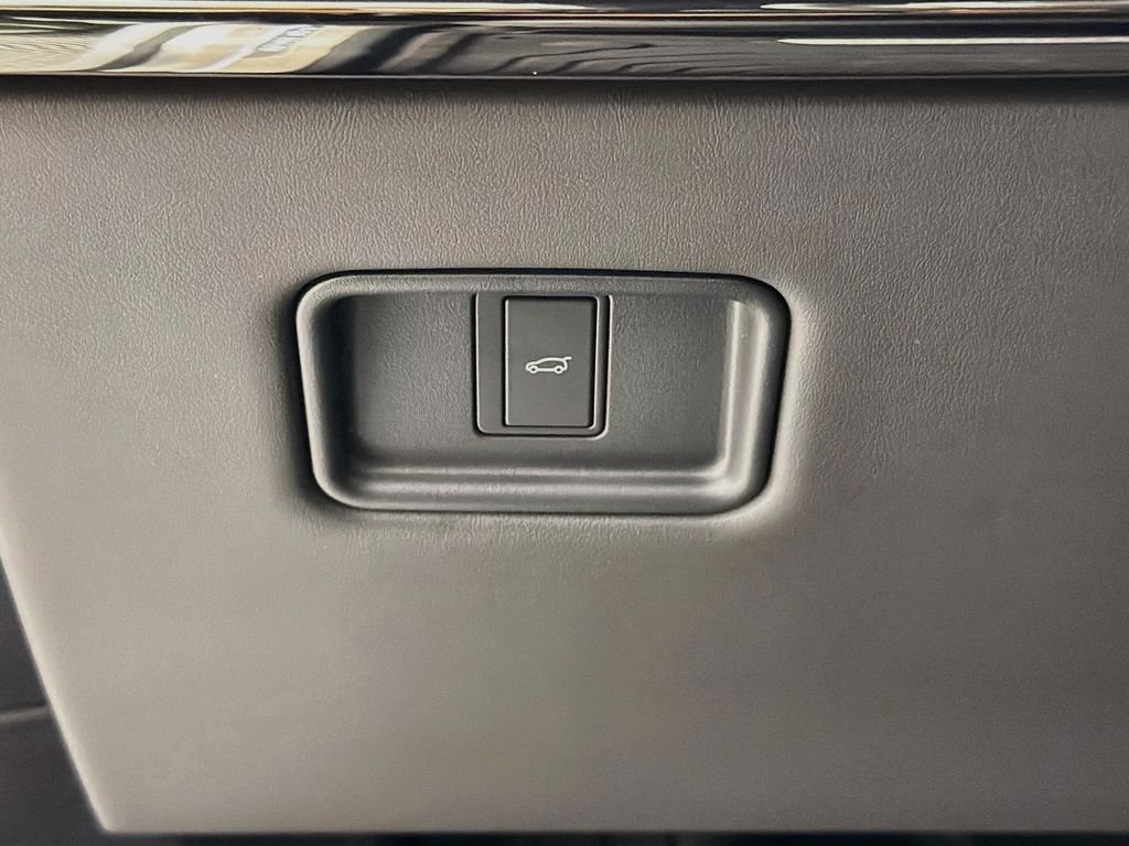 New 2027 Fuji White Land Rover Dynamic SE P400 image 10