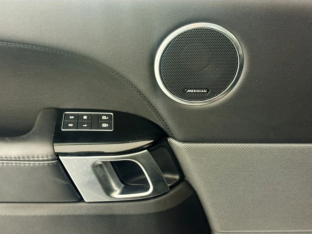 Used 2021 Red Land Rover HSE Silver Edition image 17