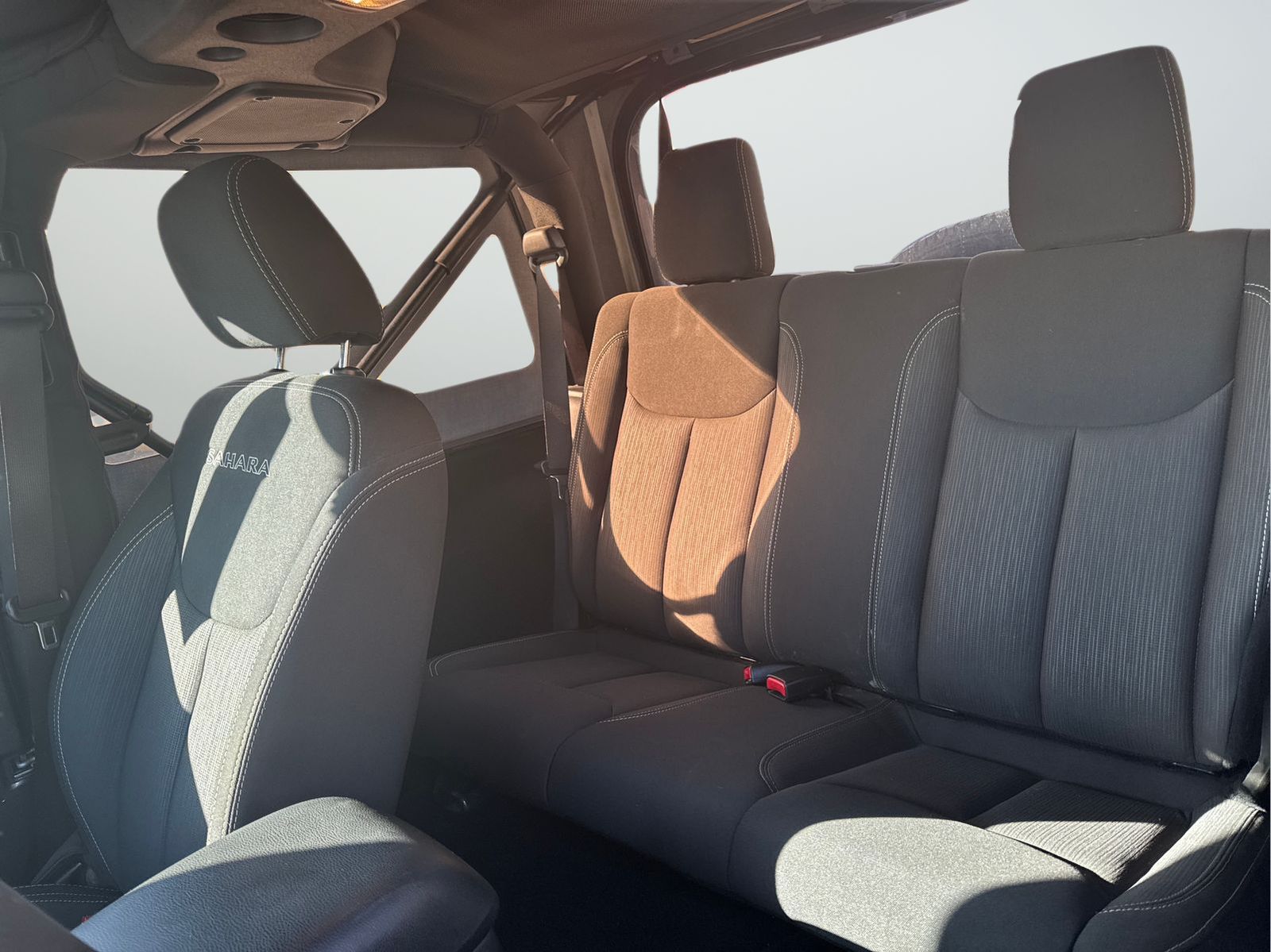 Used 2017 Gray Jeep Sahara image 18