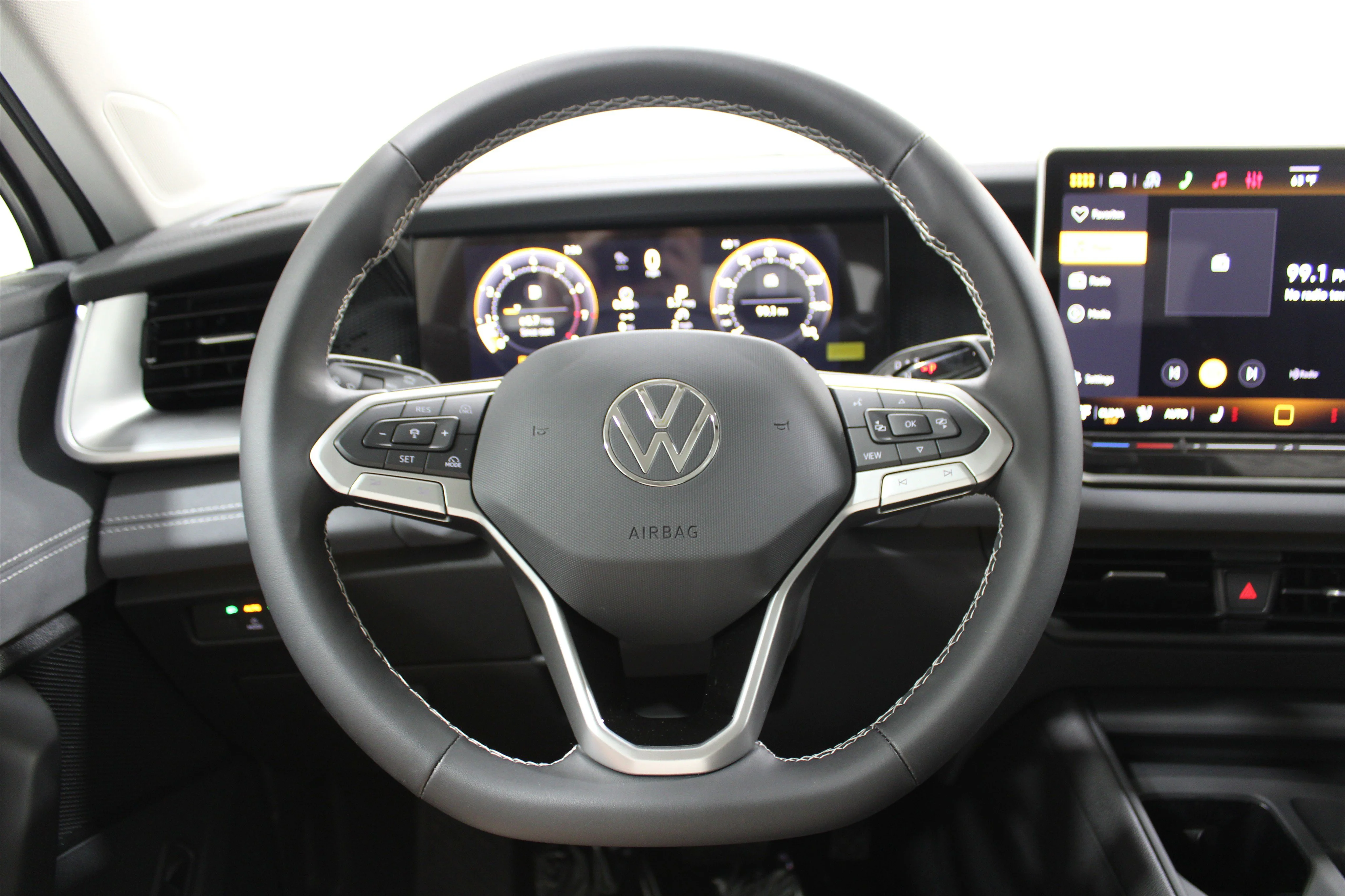 New 2026 Pure White Volkswagen SE image 9