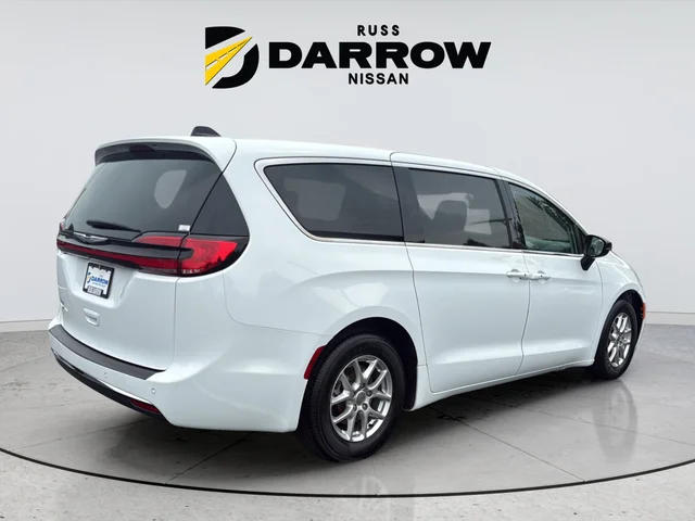 Used 2024 White Chrysler Touring L image 5