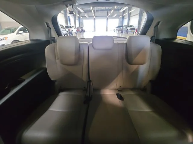 Used 2018 White Honda EX-L image 16
