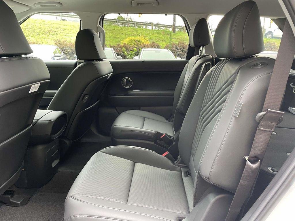 New 2026 White Hyundai Blue SEL Premium 7P image 12