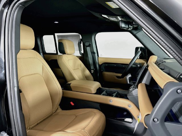 New 2026 Santorini Black Land Rover S image 16