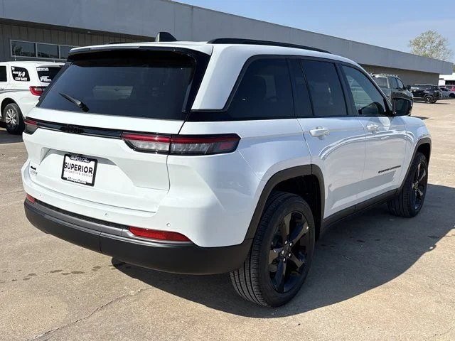 New 2026 Bright White Clear-Coat Exterior Paint Jeep Limited image 3