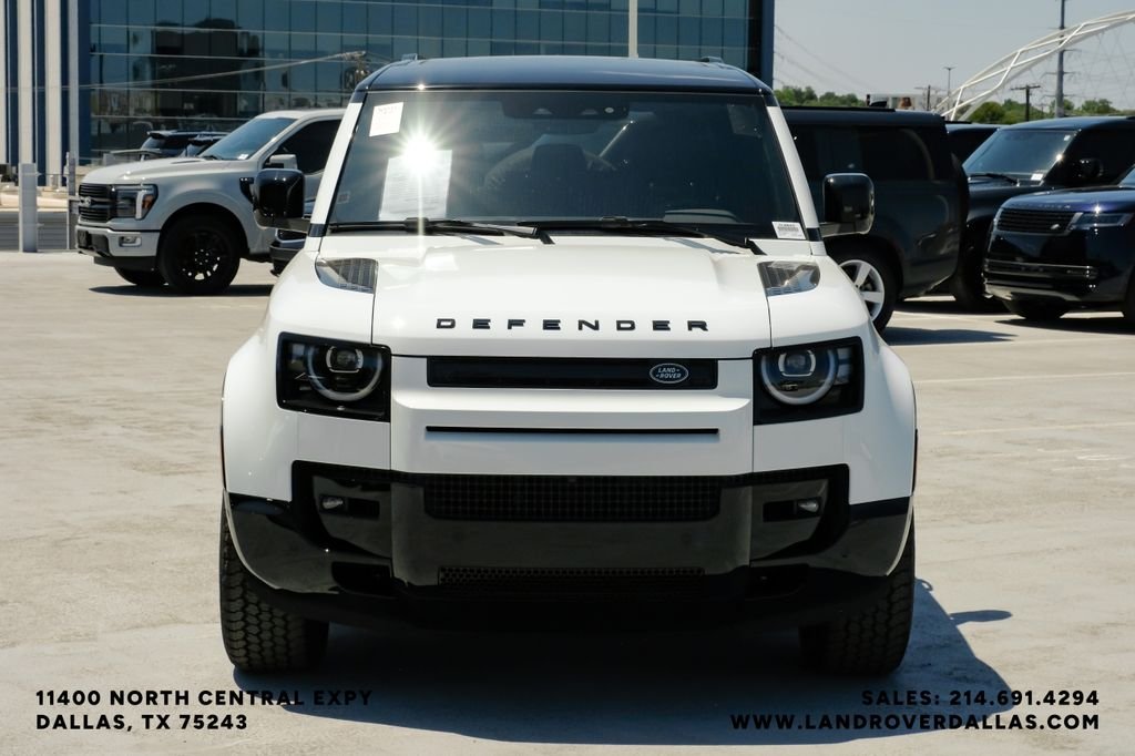 New 2026 Fuji White Land Rover X-Dynamic SE image 3