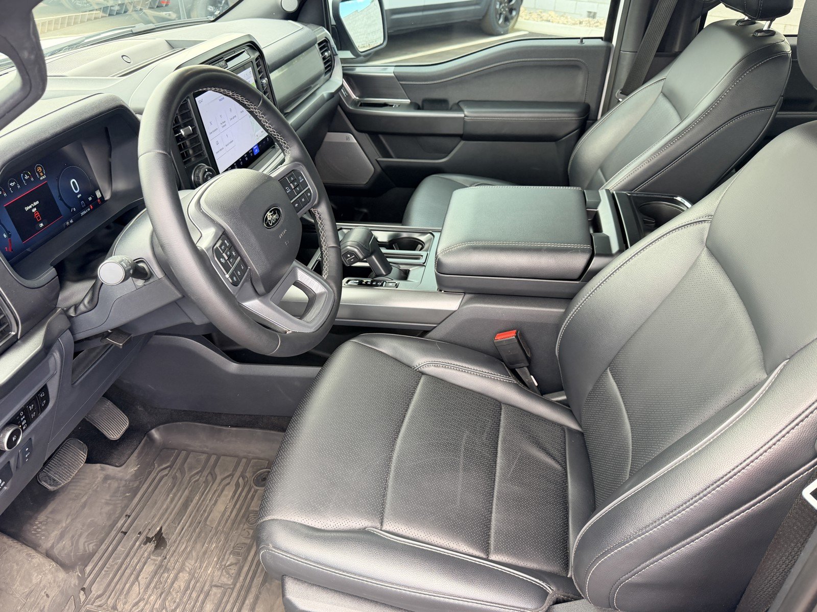 Used 2025 White Ford Lariat image 28