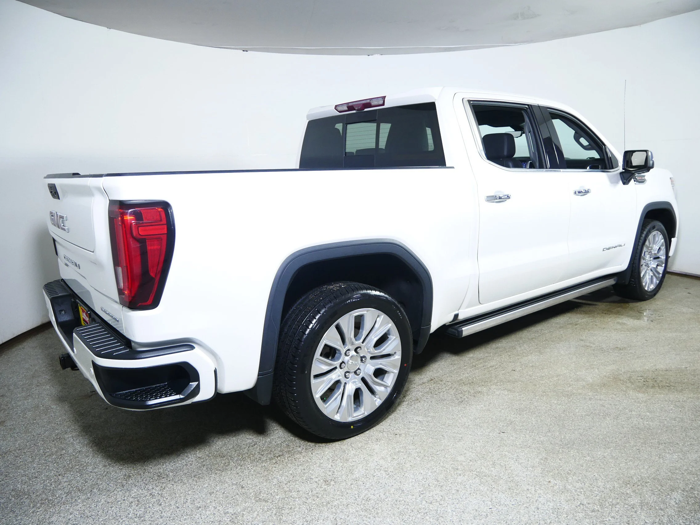Used 2020 White Frost Tricoat GMC Denali image 7