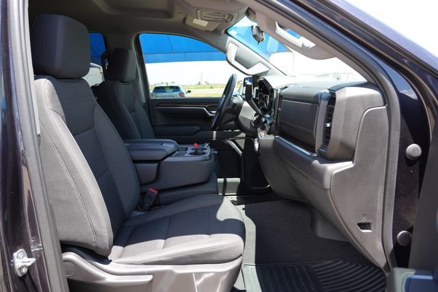 Used 2022 Silver GMC Elevation image 19