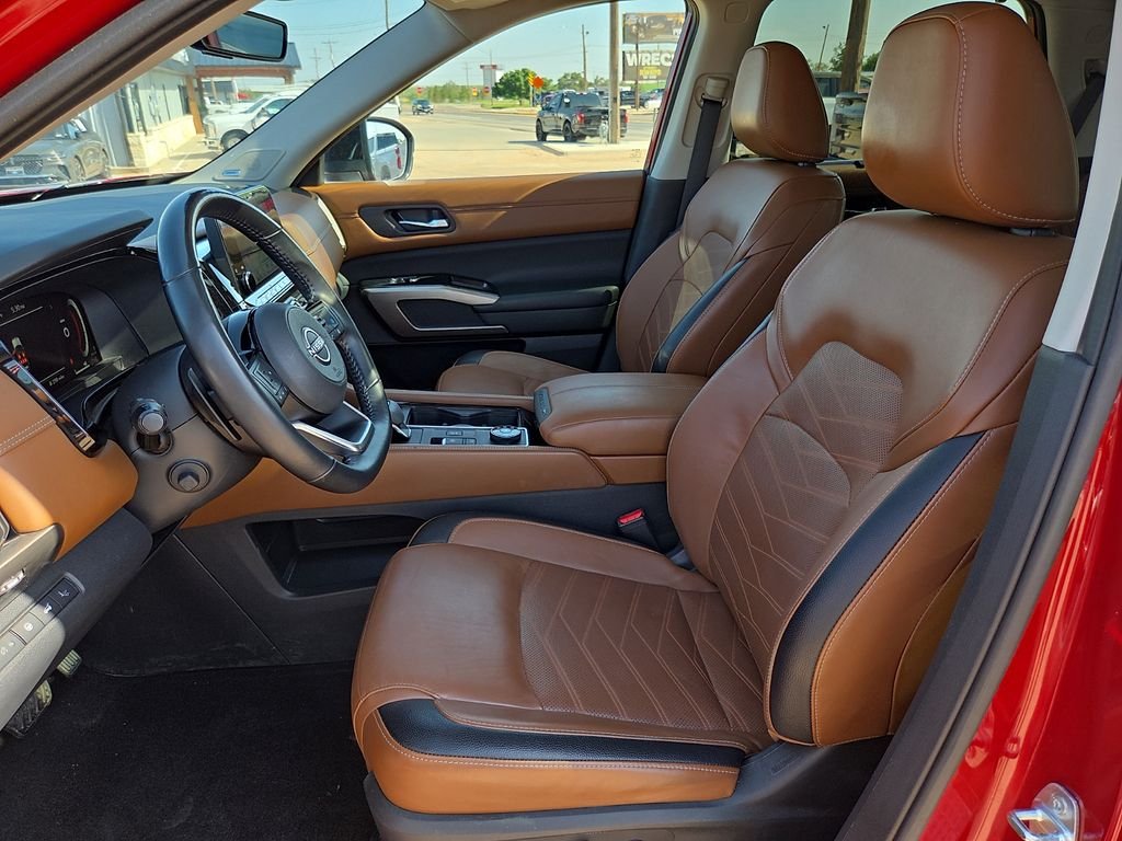 Used 2023 2 Tone Red / Black Roof Nissan Platinum image 18