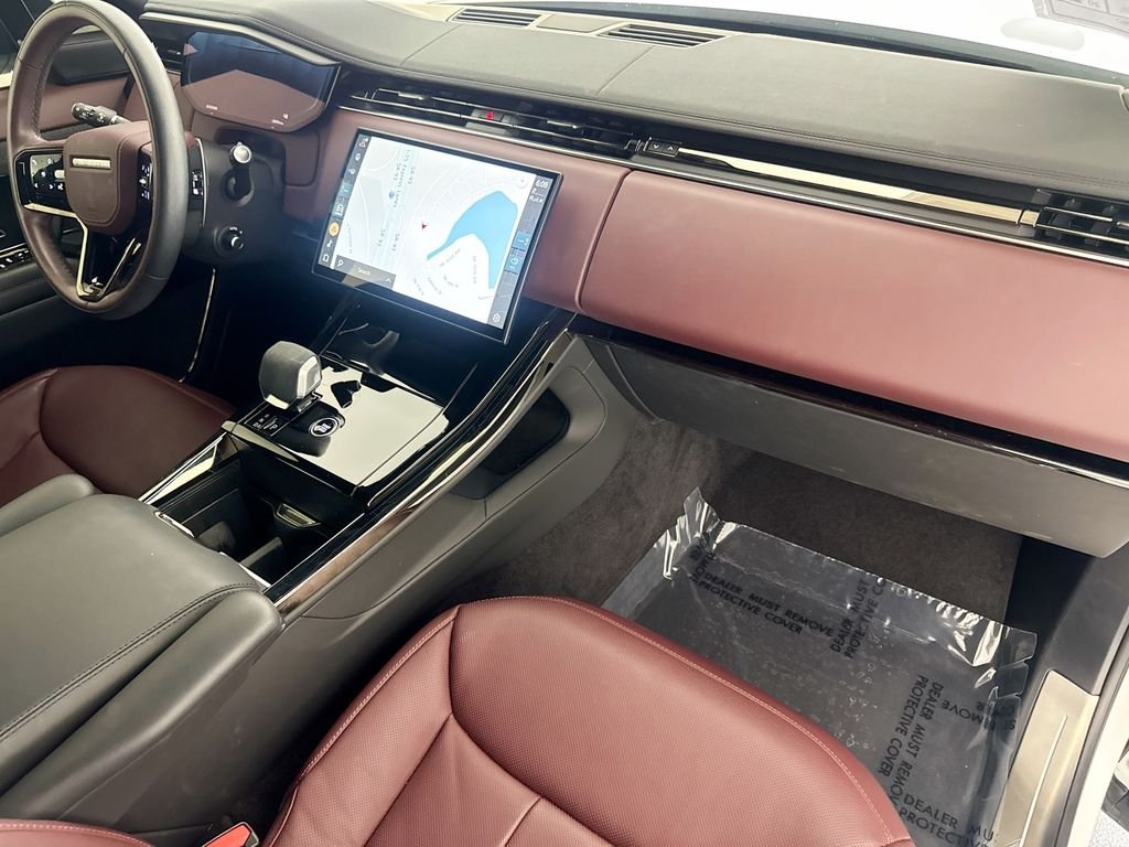 Certified Used 2025 White Land Rover Dynamic SE image 30
