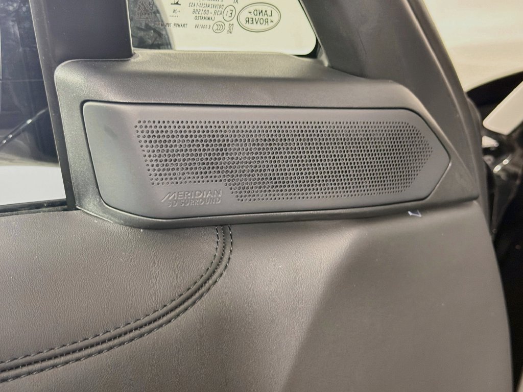New 2027 Santorini Black Land Rover SE image 19