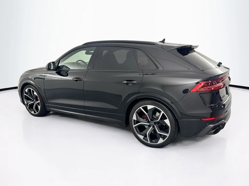 Used 2024  Audi 4.0T image 7