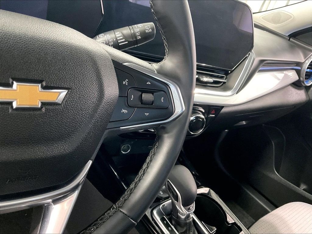 Used 2025 Gray Chevrolet LT image 24