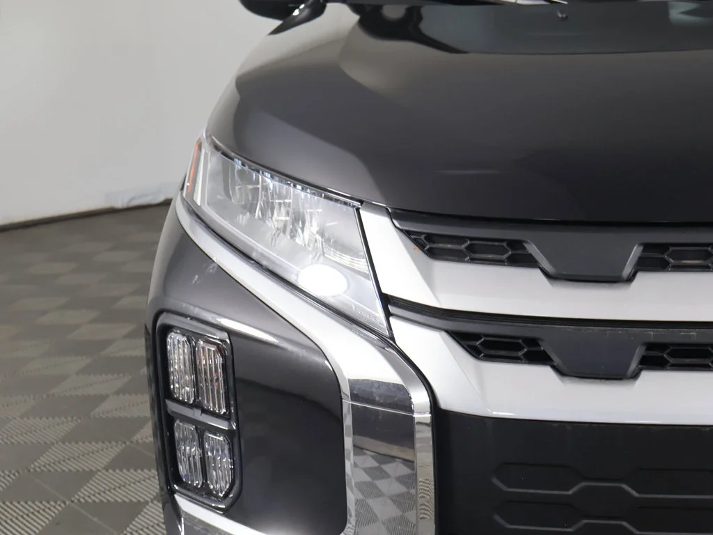 New 2027 Black Mitsubishi 2.0 ES AWC image 10