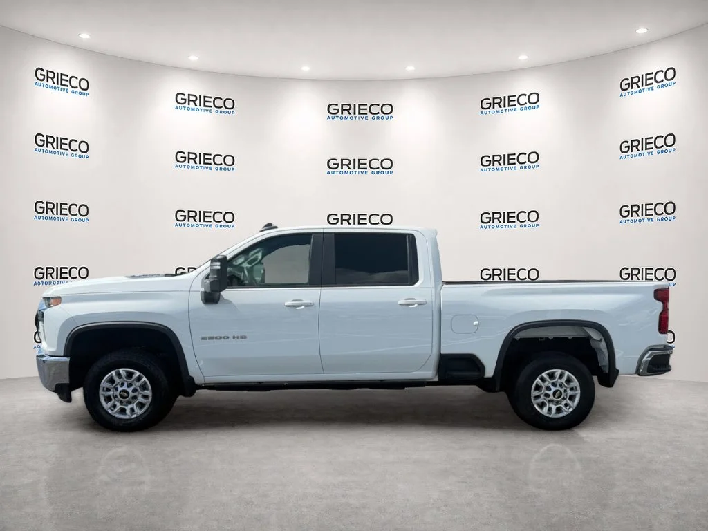 Used 2022 White Chevrolet LT image 4