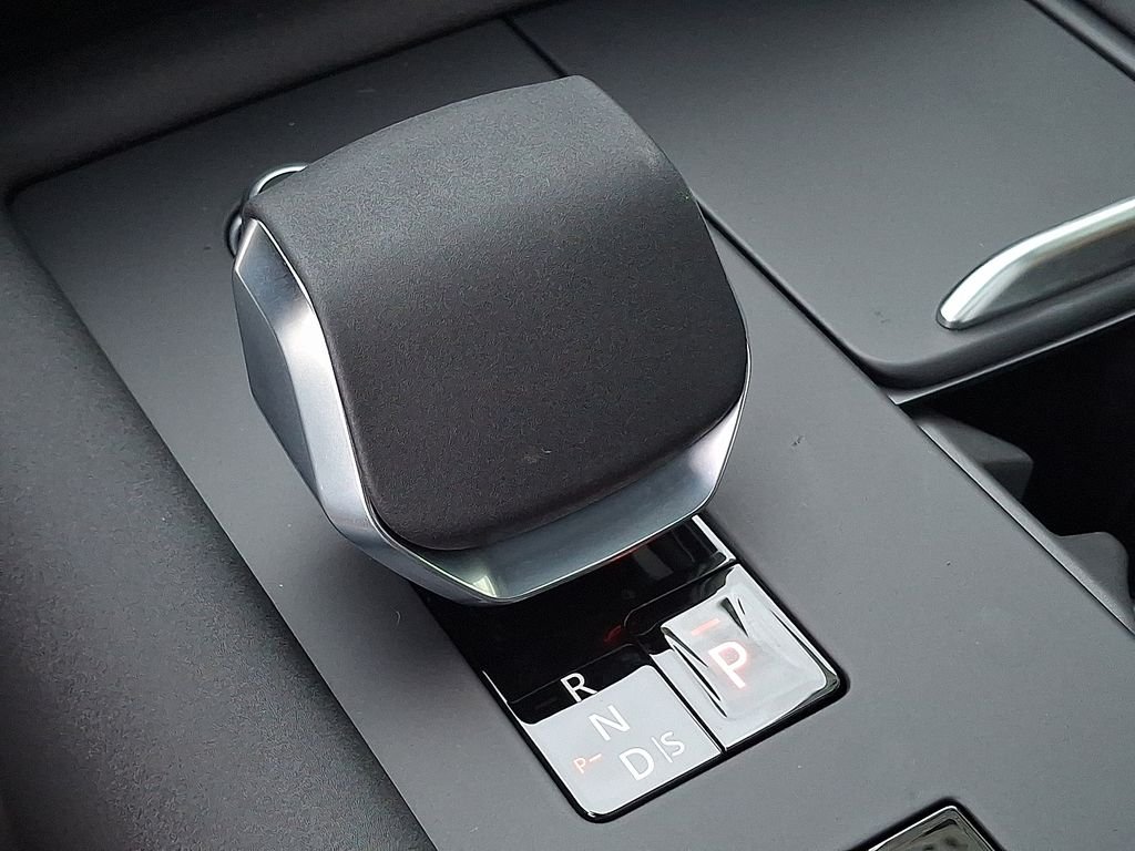 New 2026 Santorini Black Land Rover  image 13