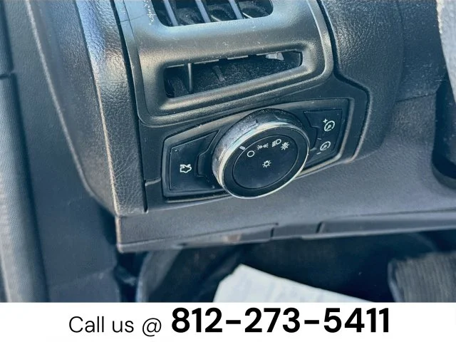 Used 2013 Blue Ford SE image 10