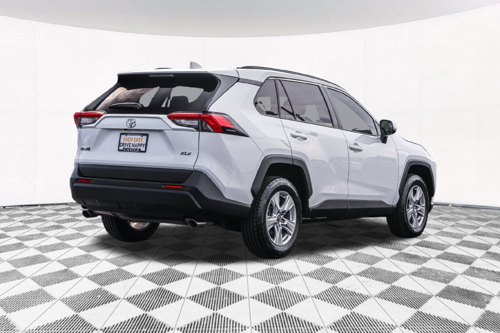 Used 2020 White Toyota XLE image 13