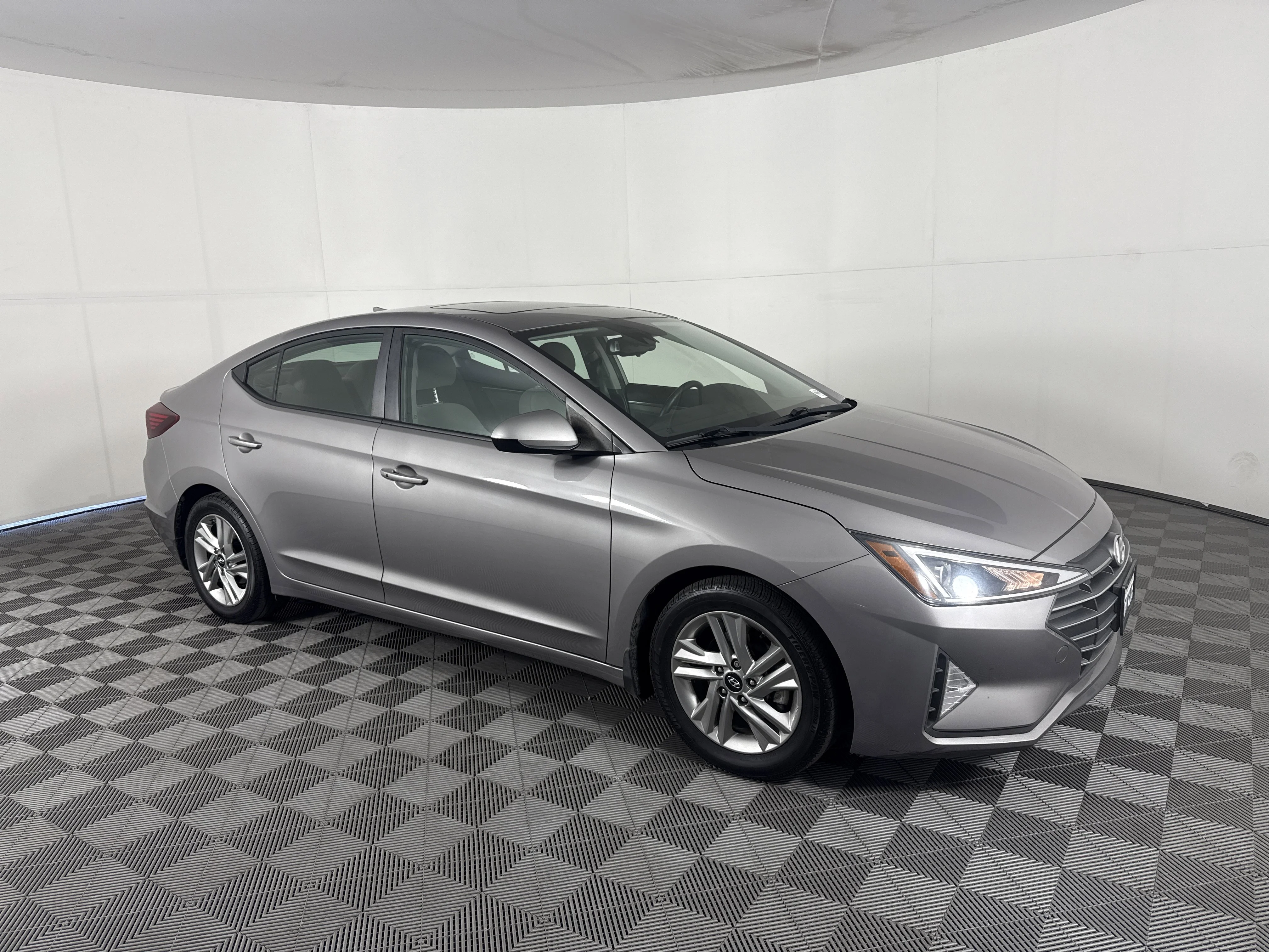 Used 2020 Fluid Metal Hyundai Value Edition image 2