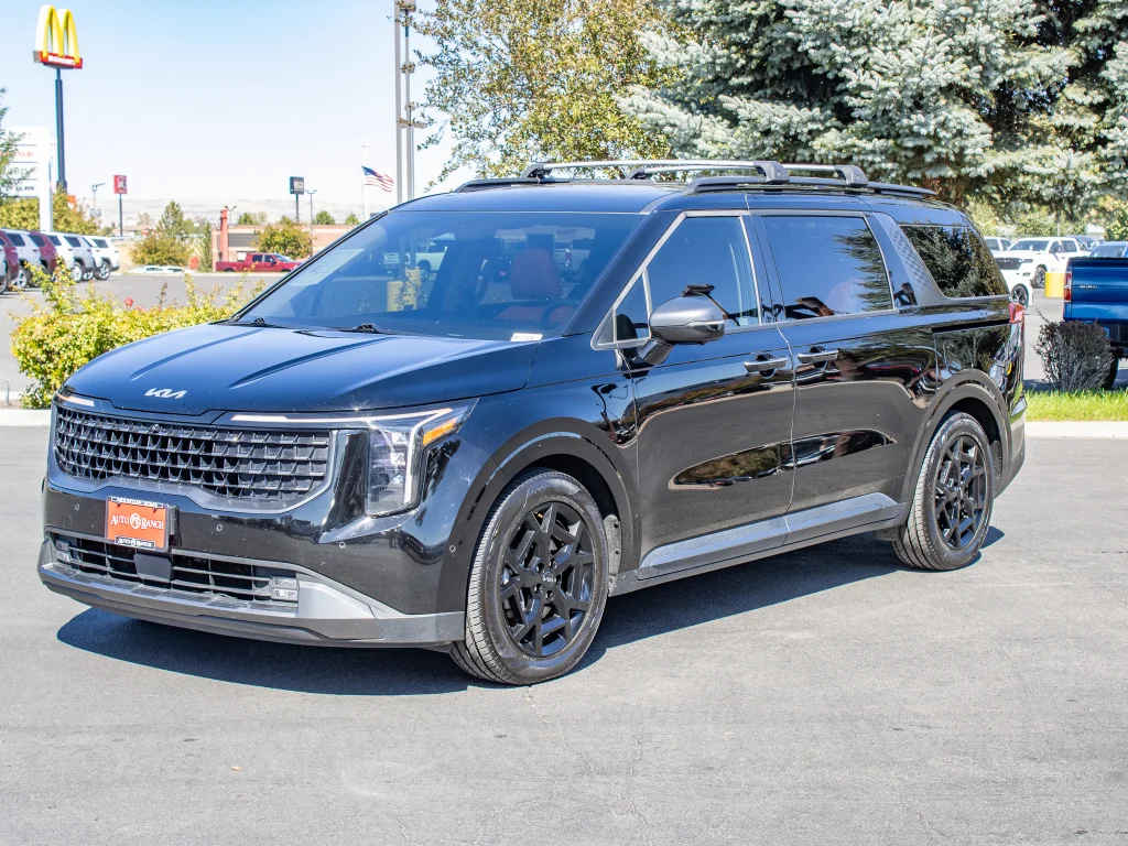 Used 2025 Aurora Black Pearl Kia SX image 4