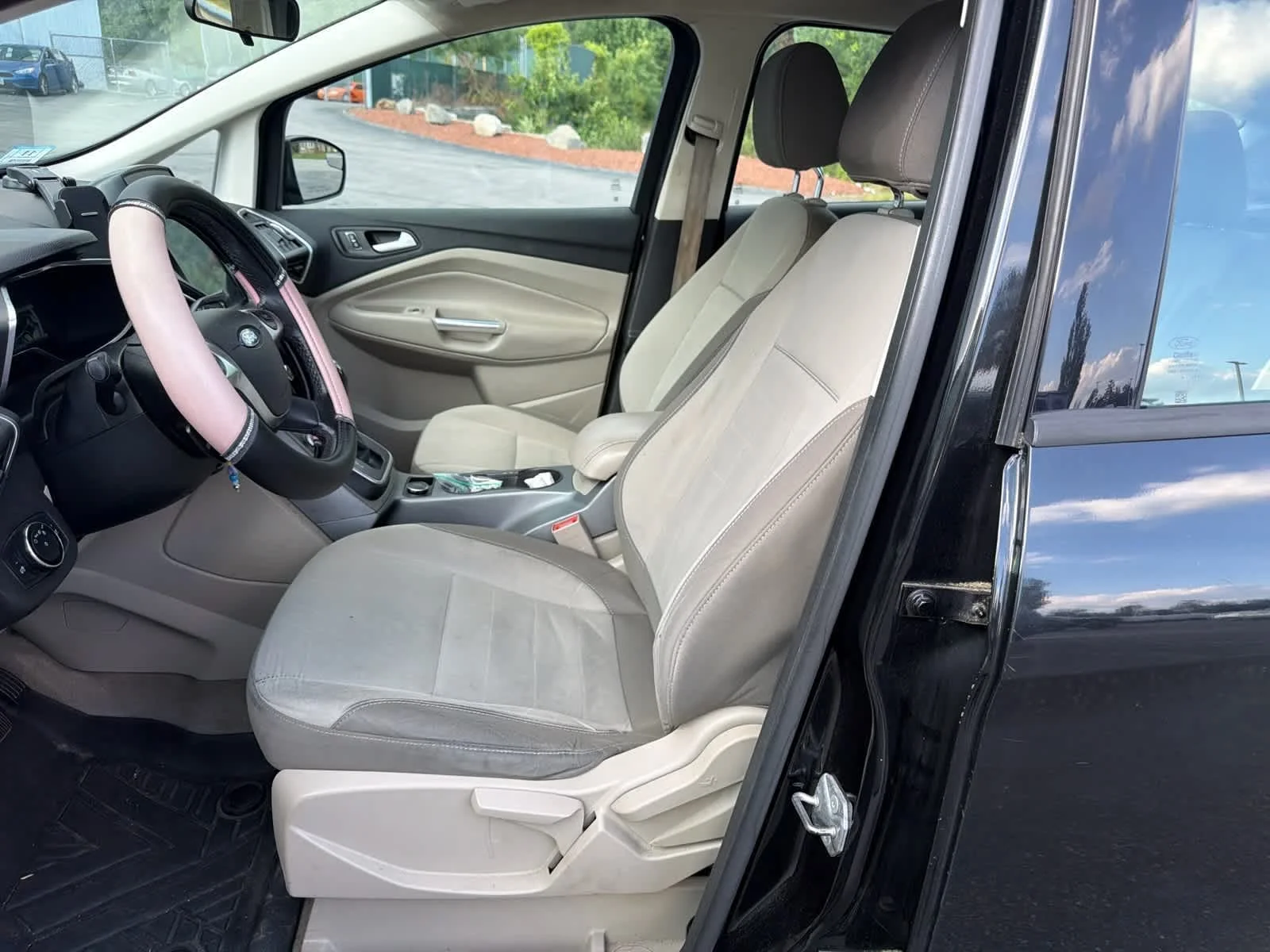 Used 2013 Tuxedo Black Metallic Ford SE image 5
