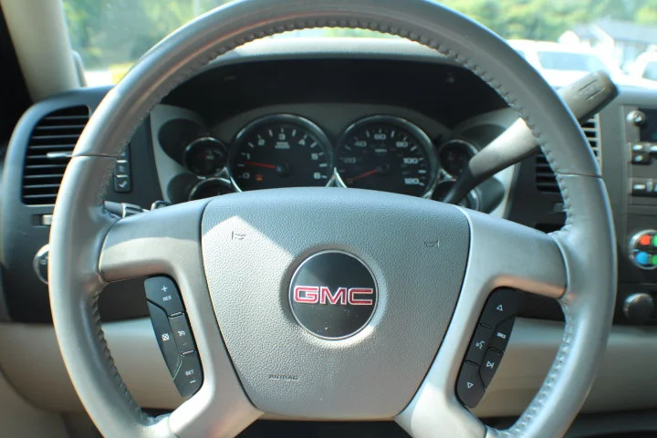 Used 2007 Fire Red GMC SLE2 image 8