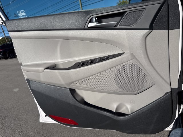Used 2016 White Hyundai SE image 12