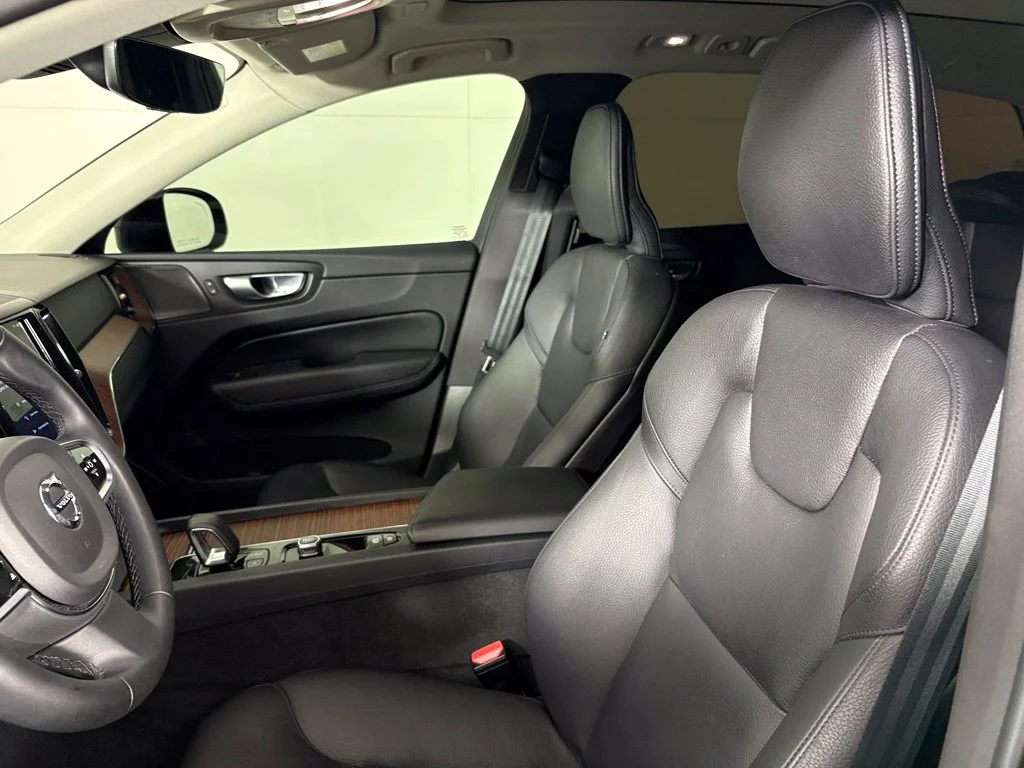 Used 2024 White Volvo T8 Plus Dark Theme image 17