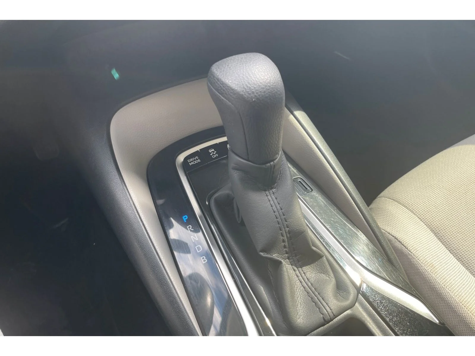 Used 2022 WHITE Toyota Hybrid LE image 29