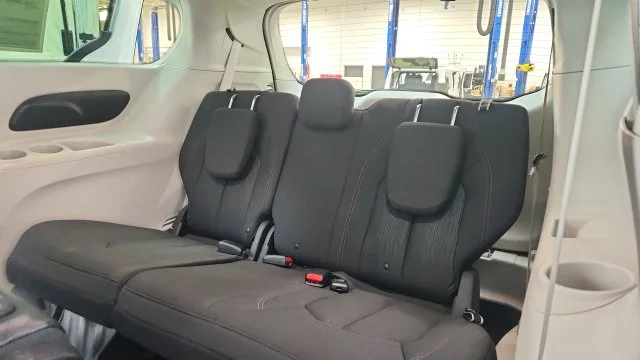 Used 2018 White Chrysler Touring Plus image 20