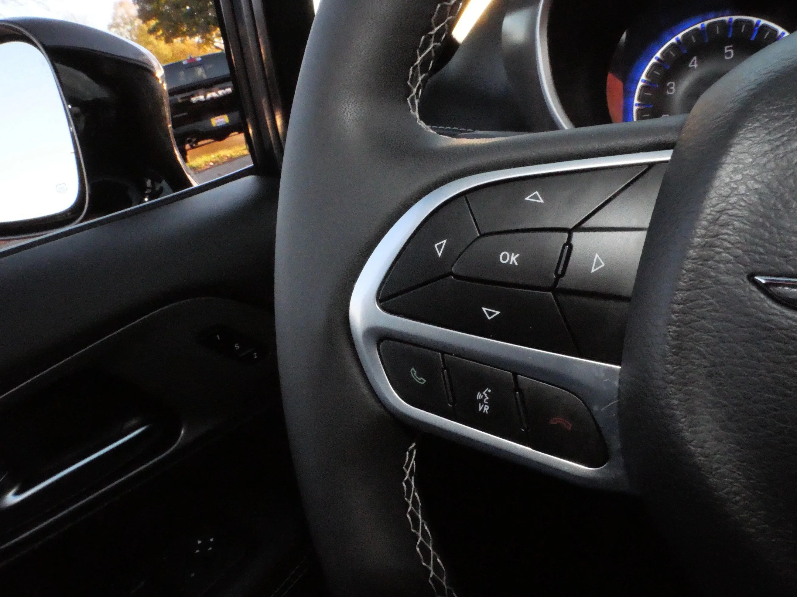 Used 2025 Fathom Blue Pearlcoat Chrysler Select image 28