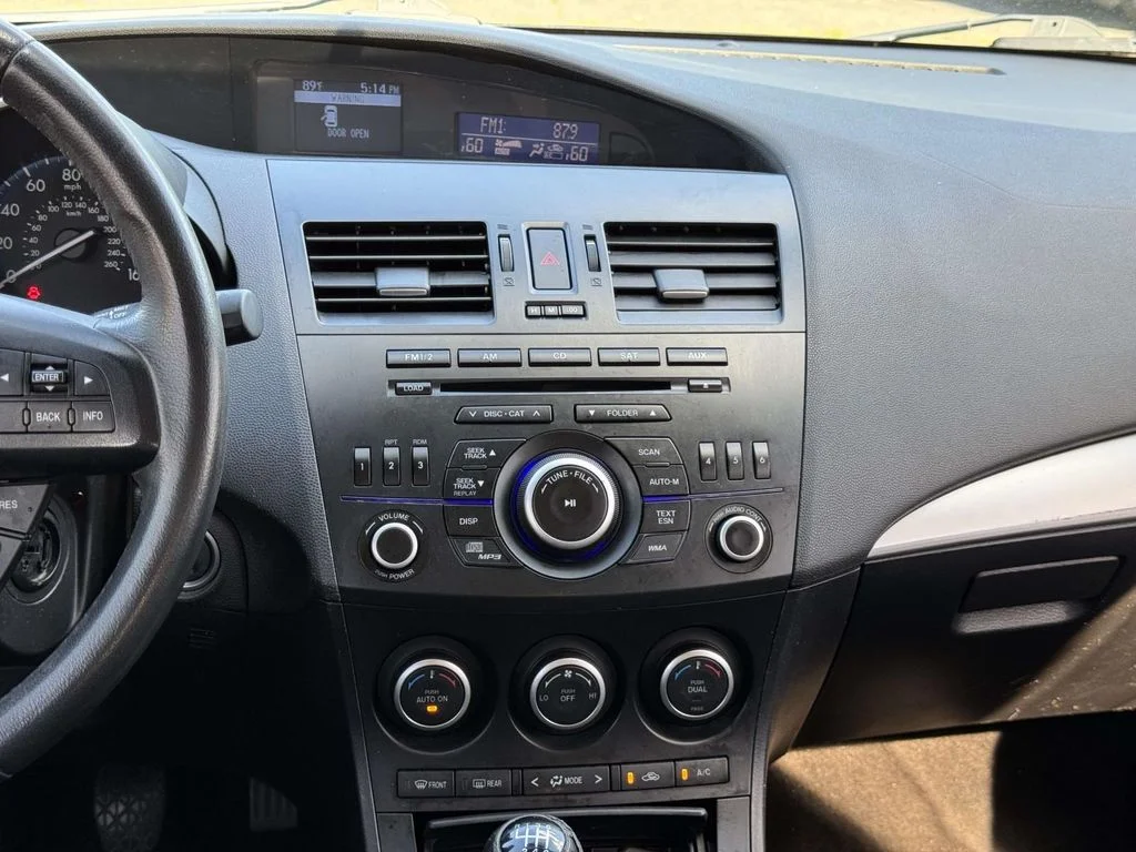 2013 Mazda MAZDA3 i Touring - Photo 19