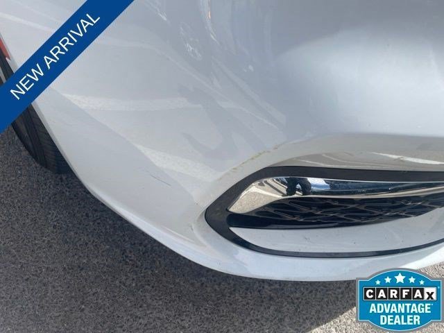 Used 2022 Bright White Clearcoat Chrysler Touring L image 19