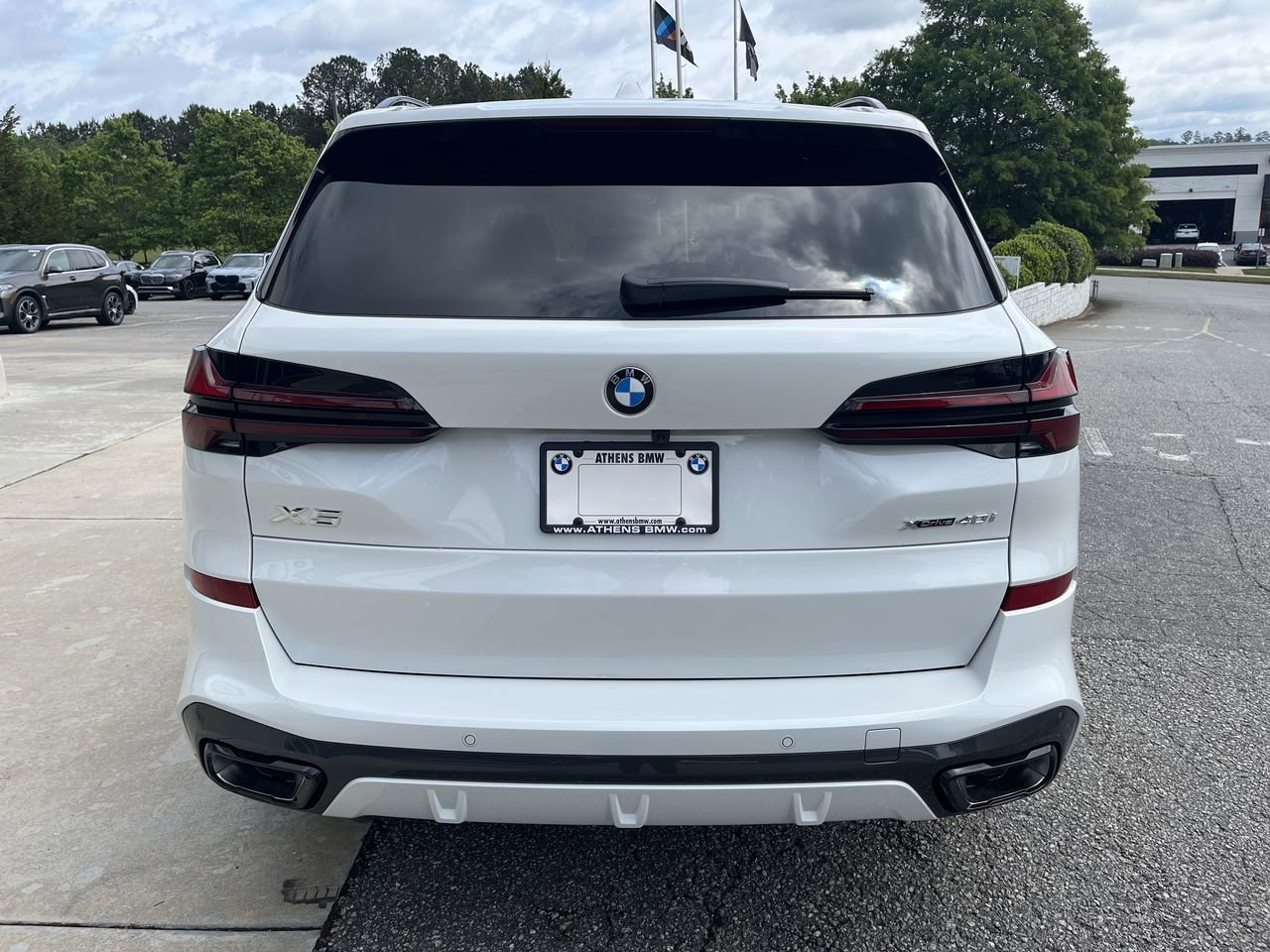 New 2026 Mineral White Metallic BMW xDrive40i image 12