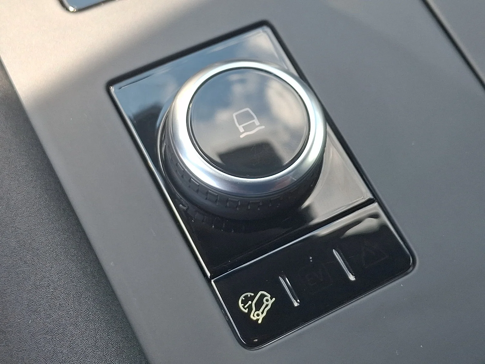 Used 2025 Fuji White   1Aa Land Rover Dynamic SE image 37