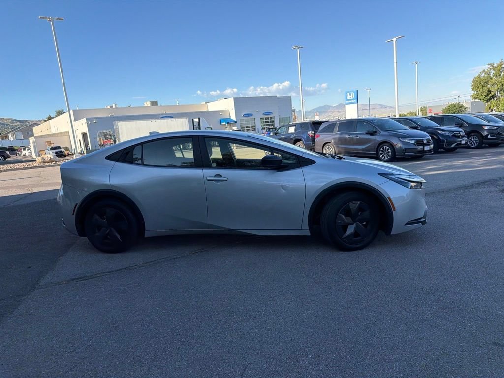 Used 2025 Cutting Edge Toyota LE image 4