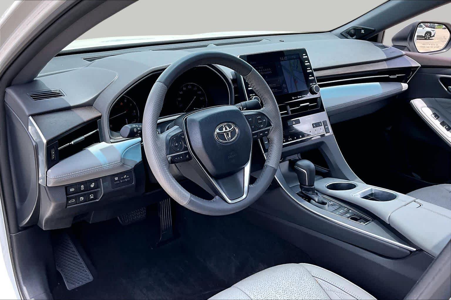 Used 2019 Wind Chill Pearl Toyota Limited image 18