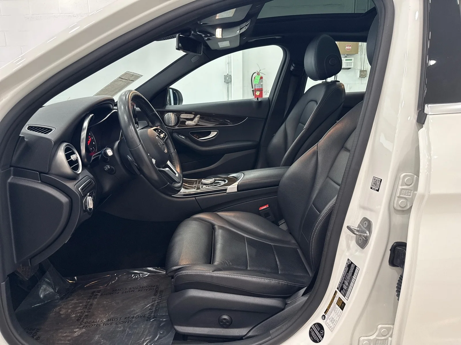 Used 2019 Polar White Mercedes-Benz 300 4MATIC® image 11