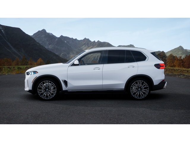 New 2026 Alpine White BMW sDrive40i image 4