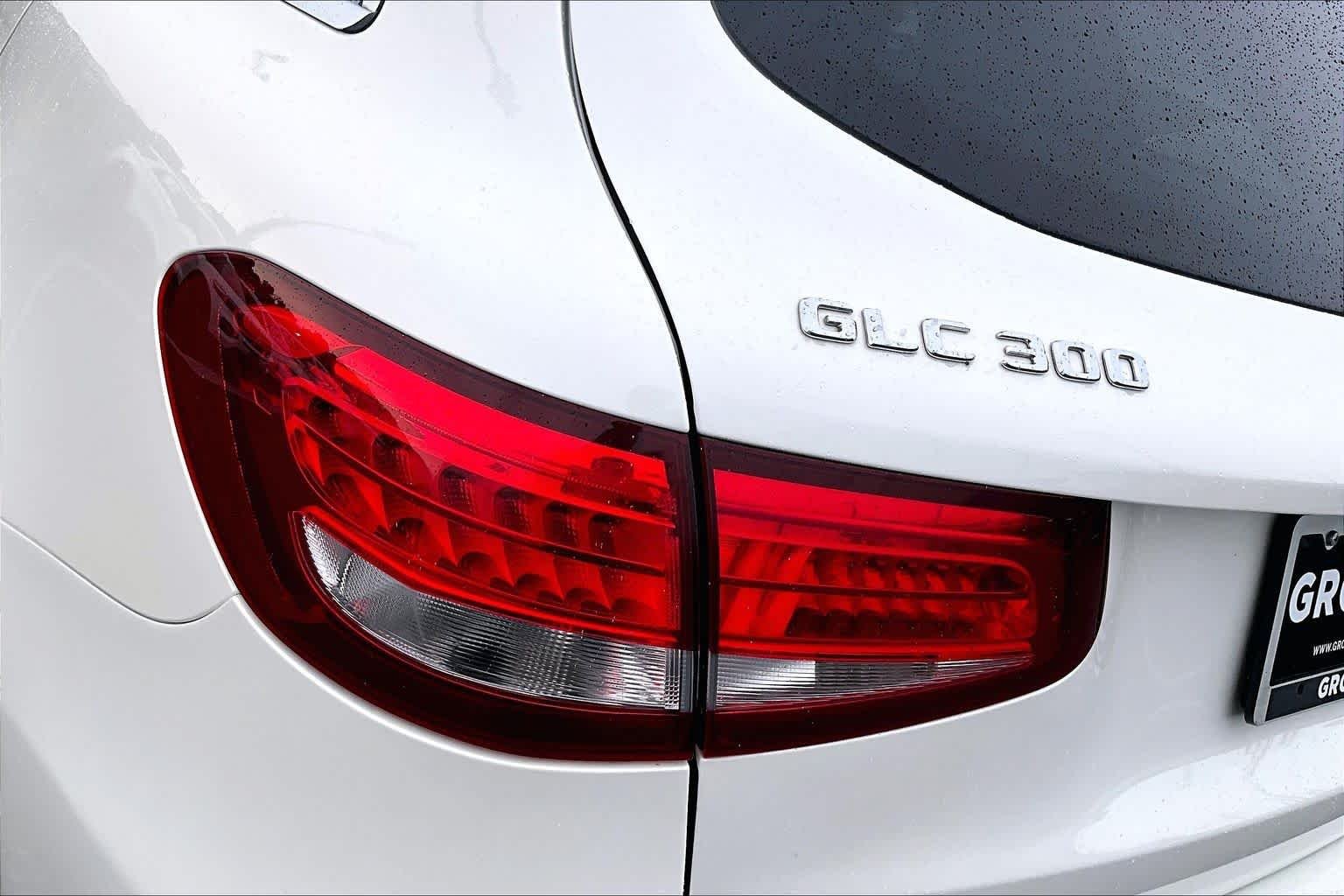 Used 2017 designo Diamond White Metallic Mercedes-Benz GLC 300 image 29