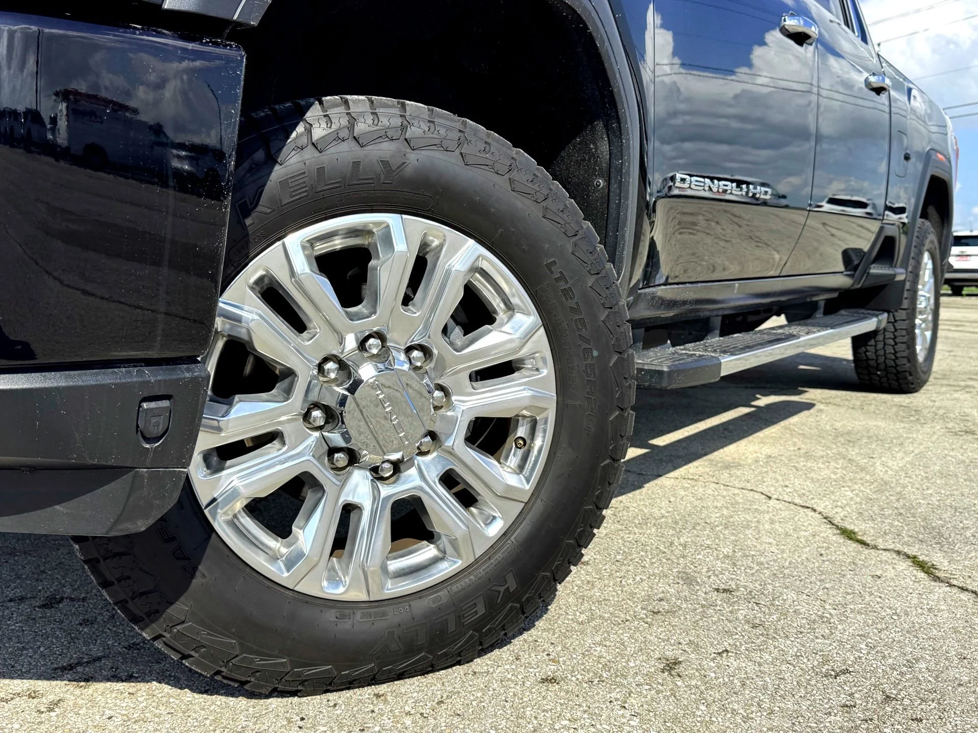 Used 2022 Onyx Black GMC Denali image 2