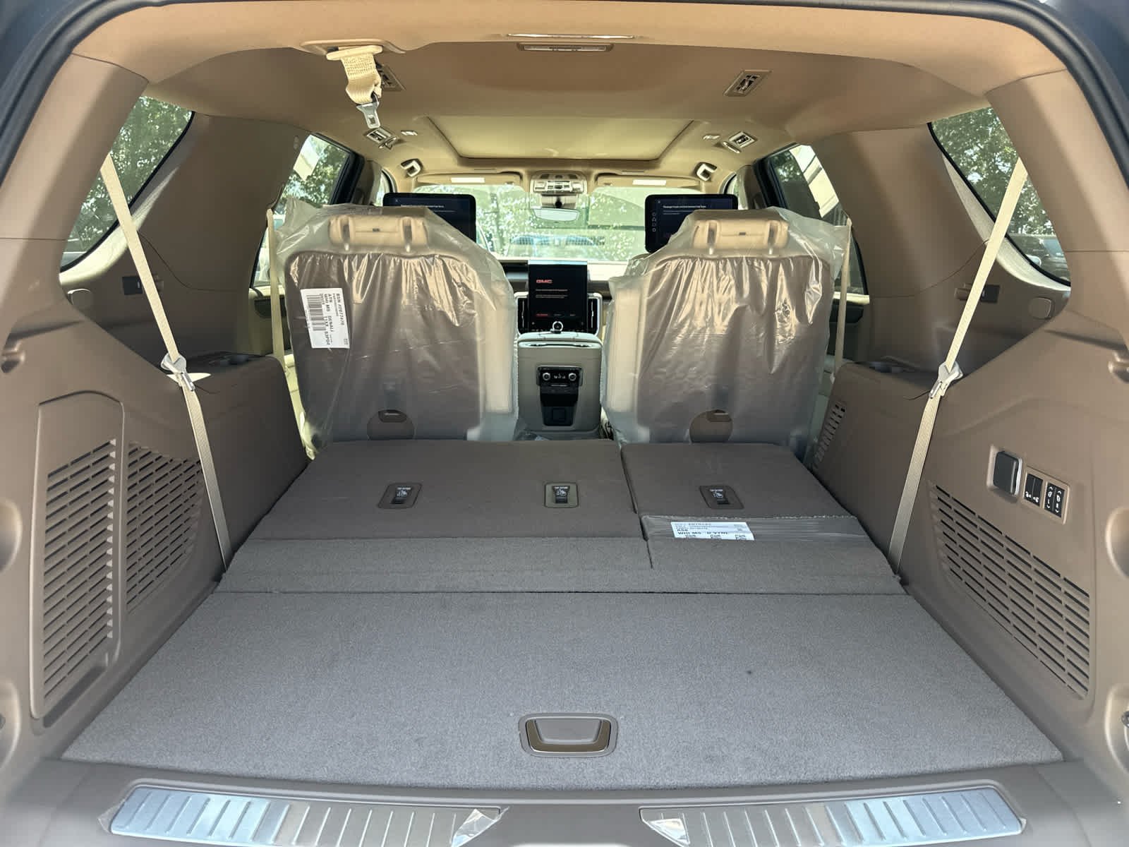 2026 GMC Yukon Denali - Photo 11
