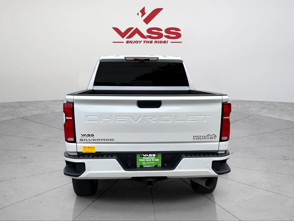 Used 2025 Pearl Chevrolet High Country image 4